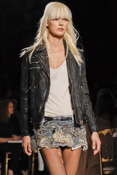 Look 49